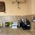 трапезица за до 12 човека с безплатен паркинг, двор и веранди, в град търново