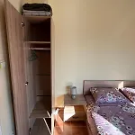 Nyaraló трапезица за до 12 човека с безплатен паркинг, двор и веранди, в град търново *