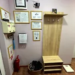 трапезица за до 12 човека с безплатен паркинг, двор и веранди, в град търново * Veliko Tarnovo