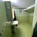 Nyaraló трапезица за до 12 човека с безплатен паркинг, двор и веранди, в град търново *