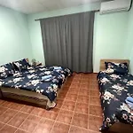 трапезица за до 12 човека с безплатен паркинг, двор и веранди, в град търново *