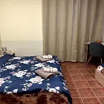 трапезица за до 12 човека с безплатен паркинг, двор и веранди, в град търново *