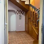 Nyaraló трапезица за до 12 човека с безплатен паркинг, двор и веранди, в град търново Veliko Tarnovo