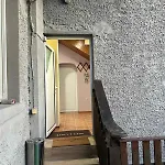 Nyaraló трапезица за до 12 човека с безплатен паркинг, двор и веранди, в град търново *