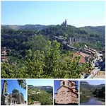 Nyaraló трапезица за до 12 човека с безплатен паркинг, двор и веранди, в град търново *