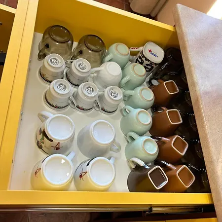 трапезица за до 12 човека с безплатен паркинг, двор и веранди, в град търново