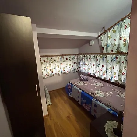 別荘 трапезица за до 12 човека с безплатен паркинг, двор и веранди, в град търново ヴェリコ・タルノヴォ