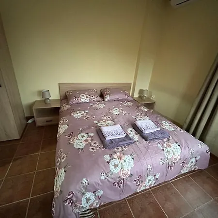трапезица с безплатен паркинг двор и веранди Feriehus