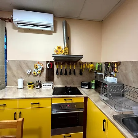трапезица с безплатен паркинг двор и веранди Feriehus Veliko Tarnovo