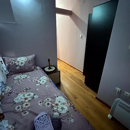 Casa vacanze трапезица за до 12 човека с безплатен паркинг, двор и веранди, в град търново Veliko Tărnovo