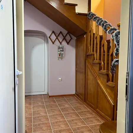 Vakantiehuis трапезица с безплатен паркинг двор и веранди Veliko Tarnovo