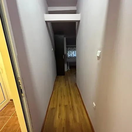 трапезица за до 12 човека с безплатен паркинг, двор и веранди, в град търново ヴェリコ・タルノヴォ