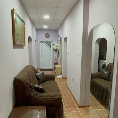 трапезица за до 12 човека с безплатен паркинг, двор и веранди, в град търново * ヴェリコ・タルノヴォ