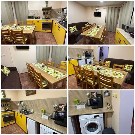 трапезица за до 12 човека с безплатен паркинг, двор и веранди, в град търново *