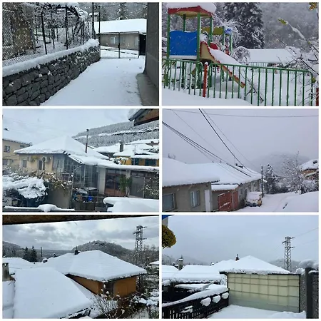 Nyaraló трапезица за до 12 човека с безплатен паркинг, двор и веранди, в град търново Veliko Tarnovo