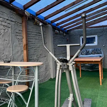 別荘 трапезица за до 12 човека с безплатен паркинг, двор и веранди, в град търново *