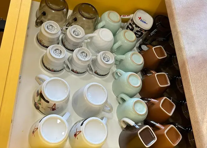 трапезица за до 12 човека с безплатен паркинг, двор и веранди, в град търново