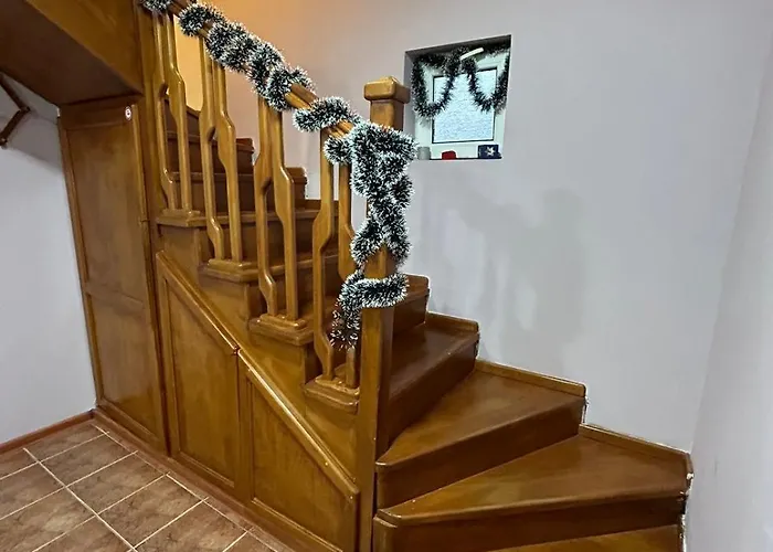 трапезица за до 12 човека с безплатен паркинг, двор и веранди, в град търново Feriehus *