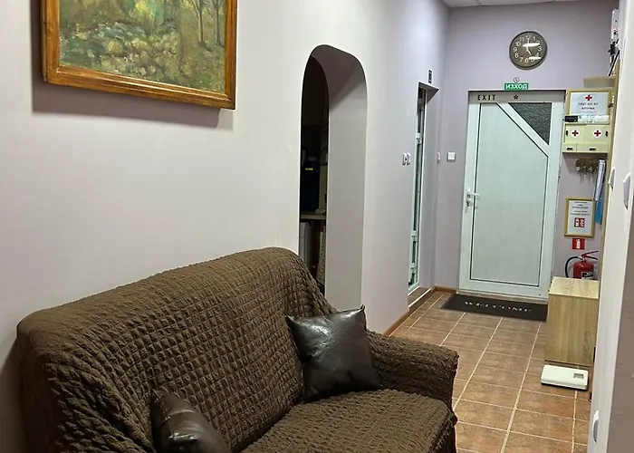 трапезица за до 12 човека с безплатен паркинг, двор и веранди, в град търново Feriehus Veliko Tarnovo