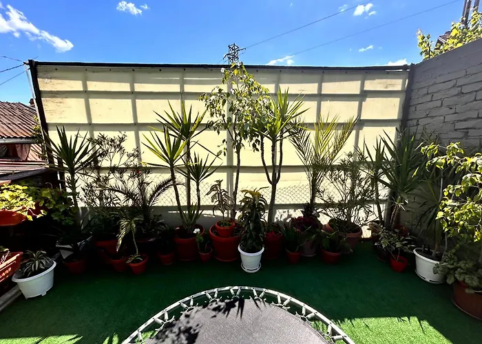 трапезица за до 12 човека с безплатен паркинг, двор и веранди, в град търново Feriehus