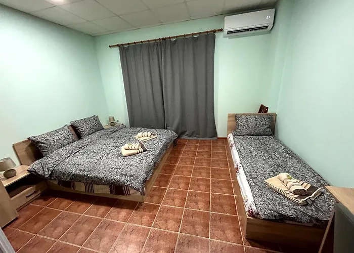 Feriehus трапезица за до 12 човека с безплатен паркинг, двор и веранди, в град търново Veliko Tarnovo