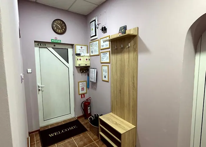 трапезица за до 12 човека с безплатен паркинг, двор и веранди, в град търново *