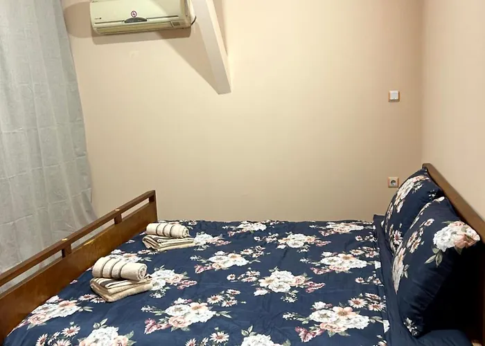 Feriehus трапезица за до 12 човека с безплатен паркинг, двор и веранди, в град търново Veliko Tarnovo