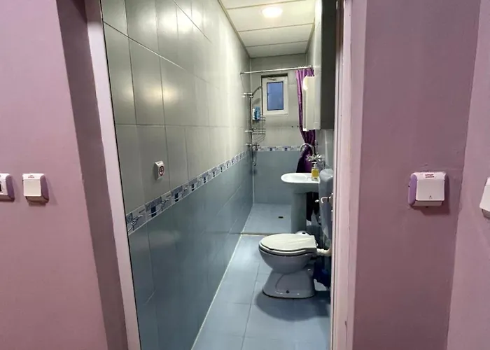 трапезица за до 12 човека с безплатен паркинг, двор и веранди, в град търново Veliko Tarnovo