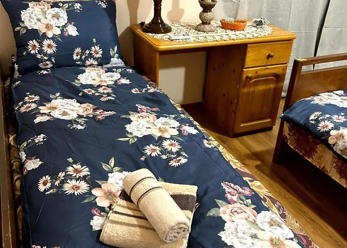 Feriehus трапезица за до 12 човека с безплатен паркинг, двор и веранди, в град търново