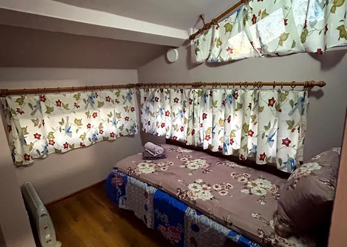 трапезица за до 12 човека с безплатен паркинг, двор и веранди, в град търново Feriehus *