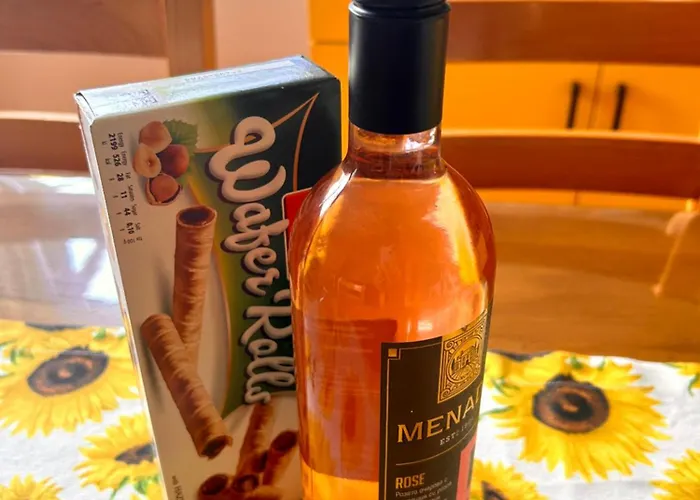 Feriehus трапезица за до 12 човека с безплатен паркинг, двор и веранди, в град търново *