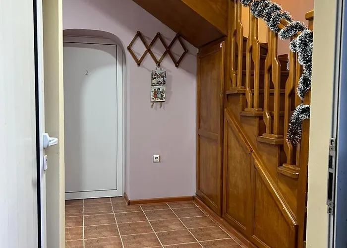 Feriehus трапезица за до 12 човека с безплатен паркинг, двор и веранди, в град търново Veliko Tarnovo